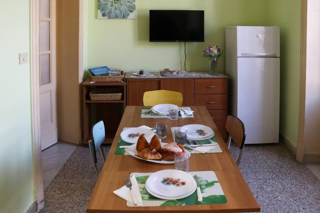 Palazzo Vitrano - Tourist Apartment カターニア エクステリア 写真